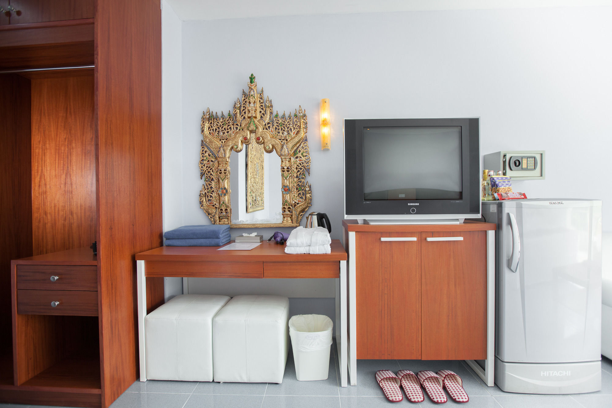 Chalong Beach Hotel Phuket Rawai Eksteriør bilde