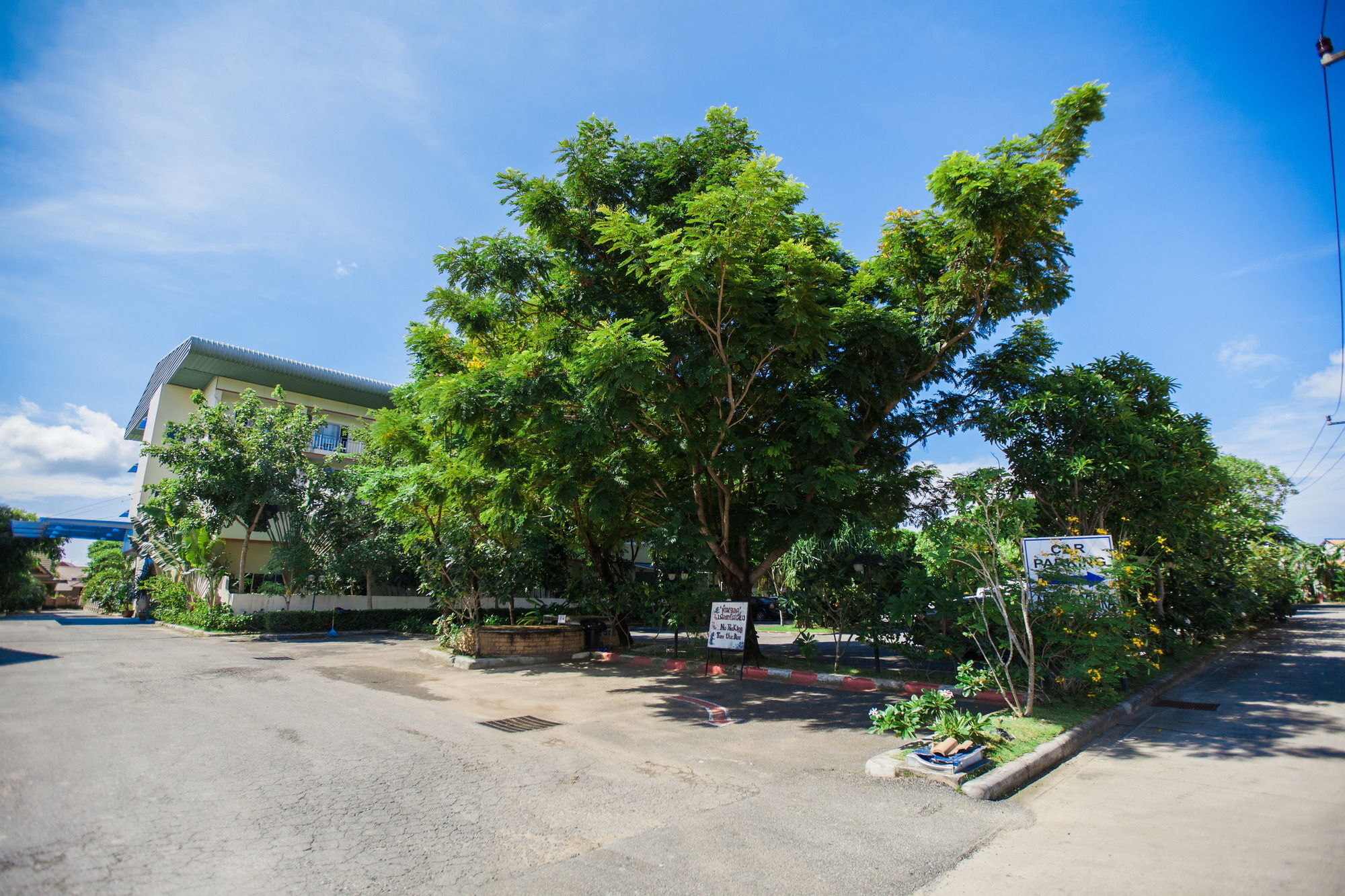 Chalong Beach Hotel Phuket Rawai Eksteriør bilde