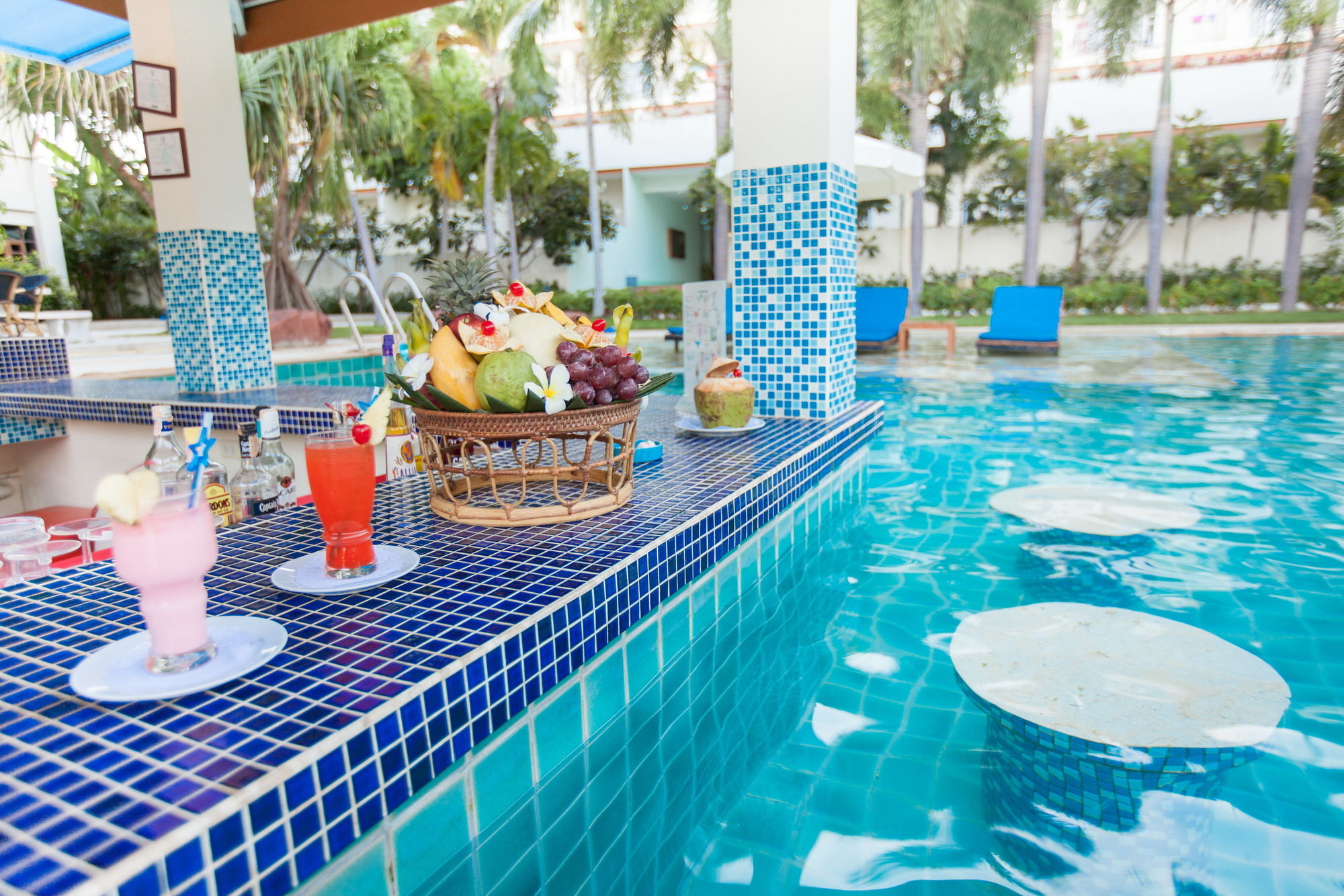 Chalong Beach Hotel Phuket Rawai Eksteriør bilde
