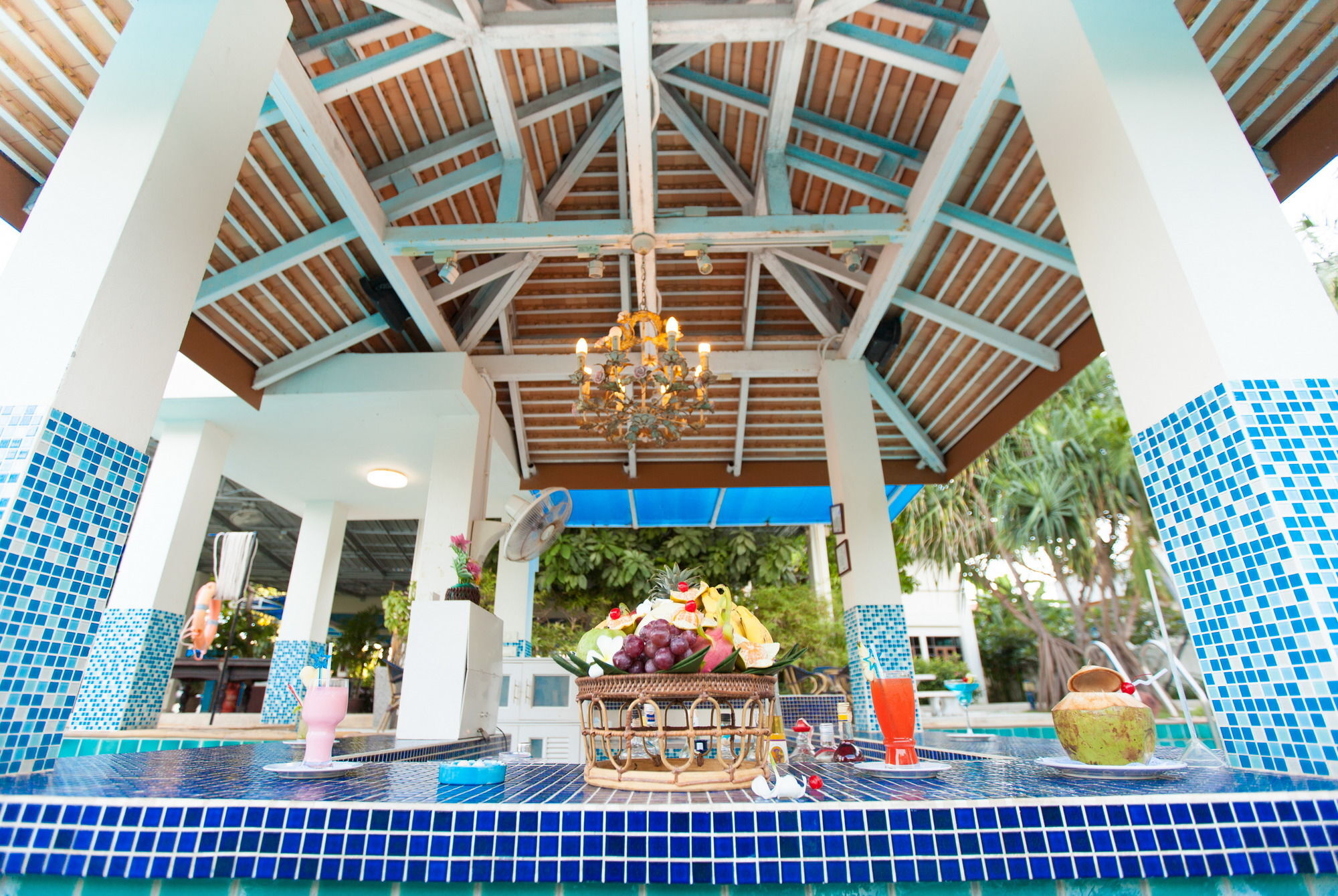 Chalong Beach Hotel Phuket Rawai Eksteriør bilde