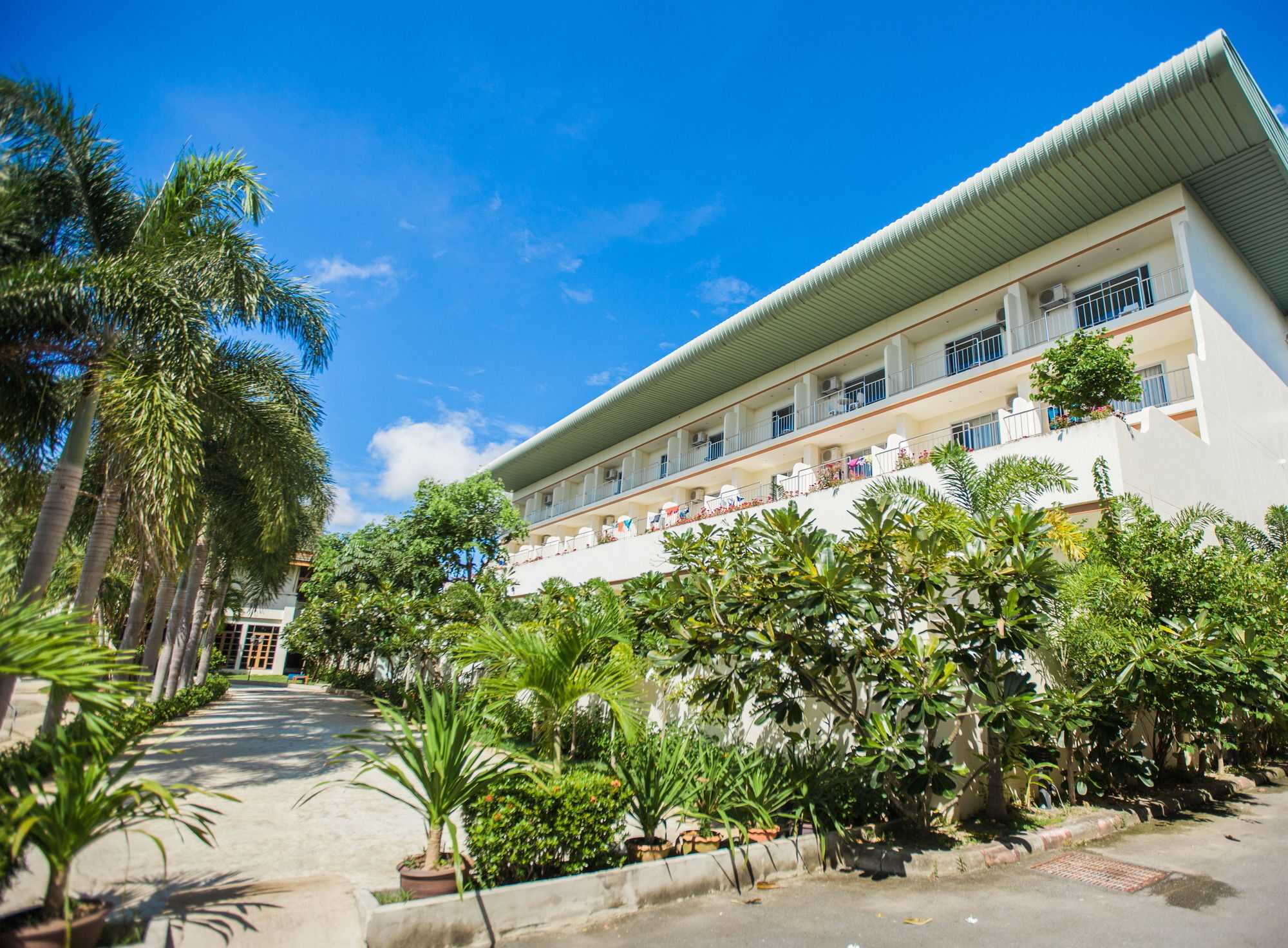 Chalong Beach Hotel Phuket Rawai Eksteriør bilde