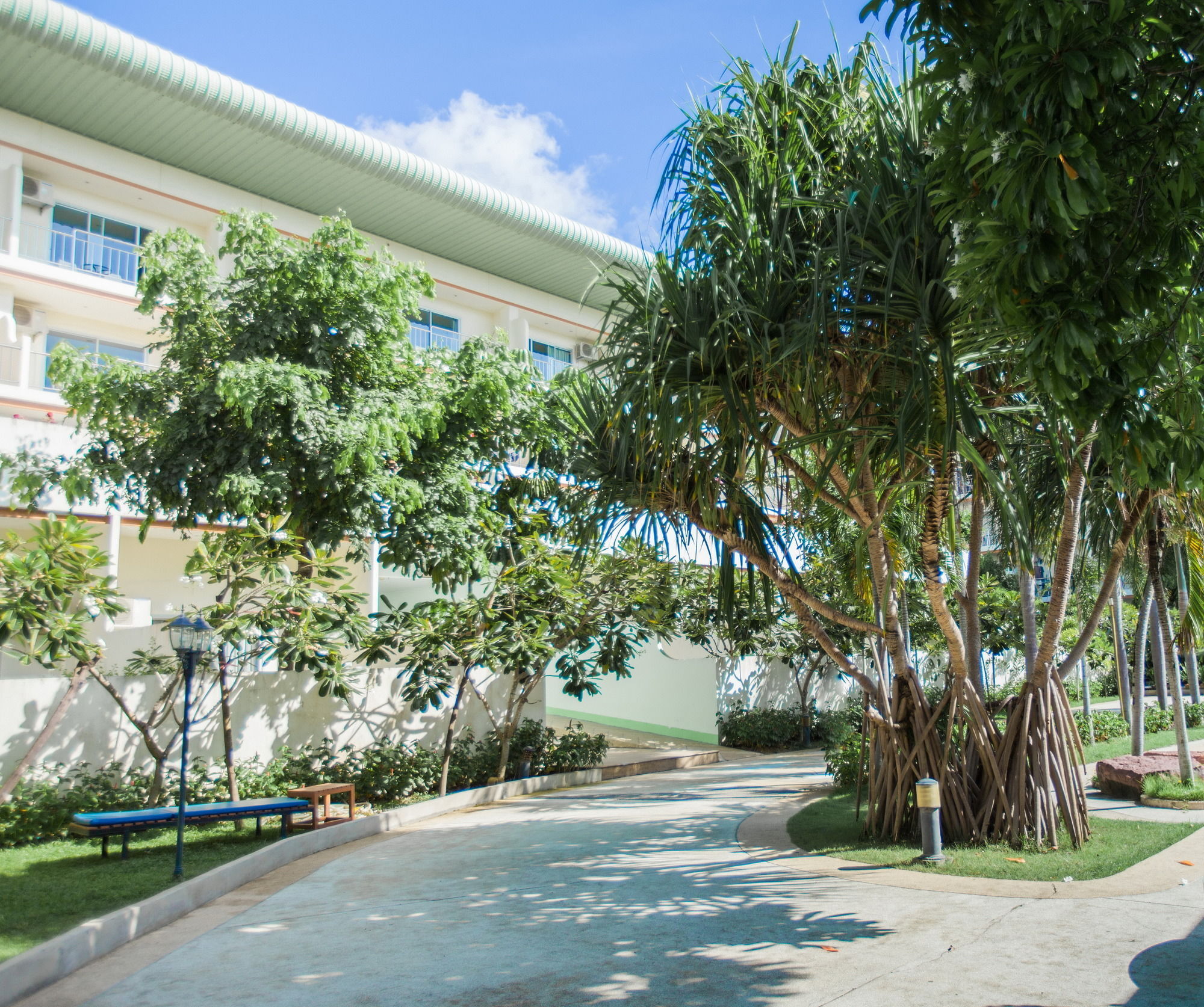 Chalong Beach Hotel Phuket Rawai Eksteriør bilde